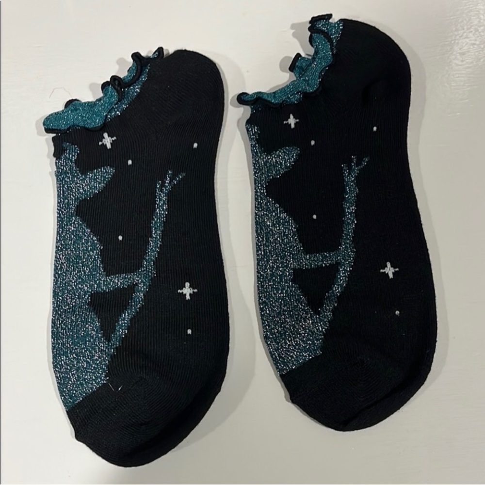 Wicked Bundle: Novel by Gregory Maguire, and socks! - Picture 7 of 7